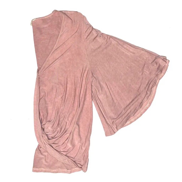 Boutique Wasabi + Mint Los Angeles blush pink bell sleeve blouse - Picture 14 of 16